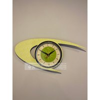 Royalexe Laminierte Wanduhr Von Royale - Midcentury Atomic Boomerang Retro-stil in Lime Zest & Chartreuse von RoyaleEnamelLtd