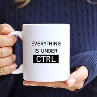 Alles Ist Unter Ctrl, Coding-Tasse, Code-Kaffeetasse, Software-Entwickler-Geschenk Für Programmierer, Computer-Programmierungsgeschenk von RoyallyMuggedOff