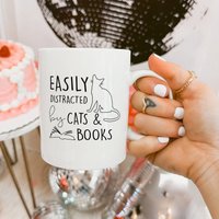 Katzen Und Bücher, Verrückte Katzenlady, Tasse Mit Katze, Geschenke Für Katzenliebhaber, Katzenkaffeetasse, Keramiktasse Katzengeschenk, Geschenk von RoyallyMuggedOff