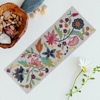 Multicolor Perlen Tischläufer | Handgemachte Festliche Dekoration Multicolor Perlen Tischläufer | Handgemachte Festliche Dekoration von RtfactsStore