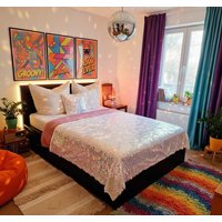 Extravagant Sequin Bed Cover, Holographic Runner, Glitter Shimmering Throws, Iridescent Sequined Coverlet, Photoshoot Cover Extravagant Sequin Bed Cover, Holographic Runner, Glitter Shimmering Throws, Iridescent Sequined Coverlet, Photoshoot Cover von RubyLines