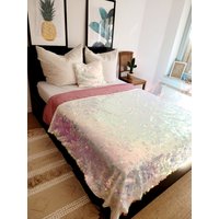 Extravagant Sequin Pillow Cover, Holographic Big Glitter Shimmering Pillow, Iridescent Extravagant Sequin Pillow Cover, Holographic Big Glitter Shimmering Pillow, Iridescent von RubyLines