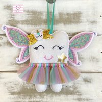 Personalisierte Kinderzahnfee Kissen Fee Flügel, Tutu Und Einhorn Schleife, Zahnfee von RubyLewisDesigns