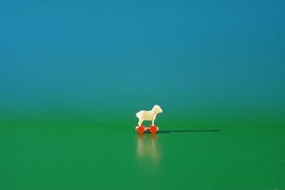 Rudolphs Schatzkiste Miniatur Schaf auf Räder Höhe ca 2,2 cm NEU Reifenvieh Holztier Seiffen Erzgebirge von Rudolphs Schatzkiste