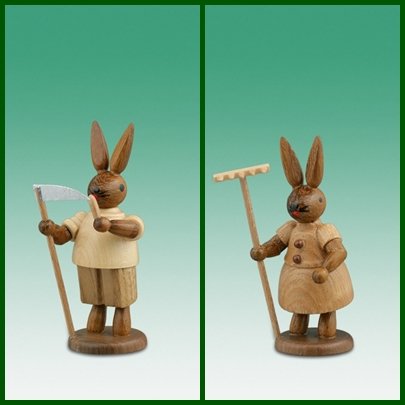 Rudolphs Schatzkiste Osterdekoration Osterhasenpaar mit Rechen und Sense Höhe 7,5cm NEU Osterdeko Osterhasenfigur Ostern Korb Osterei Frühling Erzgebirge Seiffen Hase Blumen von Rudolphs Schatzkiste