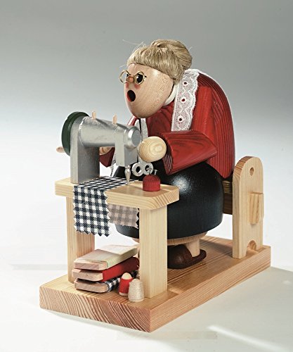 Rudolphs Schatzkiste Räucherfrau Schneiderin an der Nähmaschine BxTxH= 9x16x18cm NEU Rauchen Rauchfigur Rauchmann Räucherfigur Räucherkerze Smoker Kerze Figur Mann Holz Seiffen Erzgebirge Holz Schnee Rudolphs Schatzkiste Räucherfrau Schneiderin an der Nähmaschine BxTxH= 9x16x18cm NEU Rauchen Rauchfigur Rauchmann Räucherfigur Räucherkerze Smoker Kerze Figur Mann Holz Seiffen Erzgebirge Holz Schnee von Rudolphs Schatzkiste