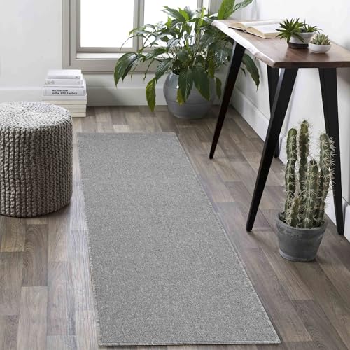 Rugs by Desire Einfache Niederflor Teppiche Wohnzimmer - Moderne Getuftete Teppiche für Wohnzimmer mit Filz-Rückseite, Silber, 57 x 220 cm Rugs by Desire Einfache Niederflor Teppiche Wohnzimmer - Moderne Getuftete Teppiche für Wohnzimmer mit Filz-Rückseite, Silber, 57 x 220 cm von Rugs by Desire