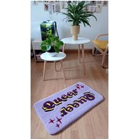 Queer - Ꝺ Allen | Handgemachter Getufteter Teppich Tufted Schlafzimmer Dekor Fußmatte Geschenkidee Büschel Queer - Ꝺ Allen | Handgemachter Getufteter Teppich Tufted Schlafzimmer Dekor Fußmatte Geschenkidee Büschel von RugsByOctopoulpe