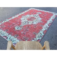 Handgeknüpfter Teppich in Verblasstem Rot von RugsofIstanbul