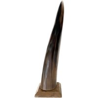 Horn Deko Trinkhorn Altar Schrein Wikinger Skulptur Mittelalter Vikings Kuh Dekoaufsteller Kuhhorn Natur Sockel Wohndeko Holz Hörner Unikat von Runensonne