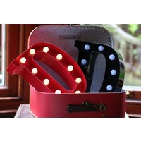 Buchstabe D - Metall Karneval Stil Laufschrift Licht, Led Leuchtbuchstabe Batteriebetrieben | Verschiedene Farben Perfektes Nachtlicht Geschenkidee von RupandFornCreative