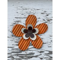 Große Orange Wellblech Blume/Metall Blumen Dekor Handgemachtes Sommer von Rustaroundtheedges