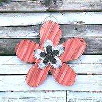 Korallrote Wellblechdose Blume/Gewellte Blechblume Gartendeko Metallblume Blechblumen von Rustaroundtheedges