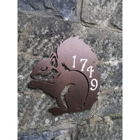 Eichhörnchen-Haus-Zeichen - Benutzerdefiniertes Zeichen Hausnummern Stahl-Zeichen Neues Haus-Zeichen Wald-Kreatur-Zeichen von RustedBanana