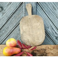 Rustikales Schneidebrett Landhaus Holz Servierplatte Antikes Käsebrett Primitive Küche Dekor Vintage Snack Tablett von RusticAtelierCrafts