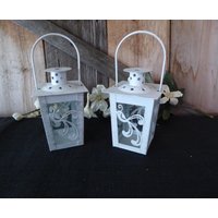 2Er Set Vogel Weiß Gold Akzente Mini Metall Laterne Teelicht Kerzenhalter Hochzeit Tischdekoration Cottage von RusticBoardwalk