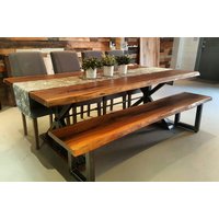 Inudustrial Stahl X-Base Live Edge Nussbaum Esstisch von RusticHouseInteriors