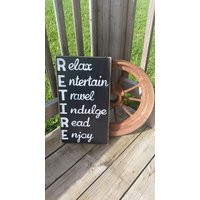 In Den Ruhestand - Relax Reisen Unterhalten Frönen Lesen Genießen Hölzerne Hand Gemalte Zeichen Notleidenden Retiremen Gift Teacher Ehemaliger von RusticLaneCreations