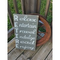 In Den Ruhestand Zeichen - in Entspannen Unterhalten Reise Verwöhnen Lesen Genießen Von Handbemalt Holzschild Distressed Ruhestandsgeschenk Holz von RusticLaneCreations