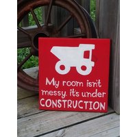 Jungen Zimmer Bau Zeichen - Mein Ist Nicht Chaotisch Es Im Aufbau Kipper-Zeichen Jungen Wandbehang Spielzimmer von RusticLaneCreations