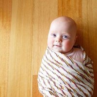 Baby Swaddle Decke-Creme Multi Color Diagonal Streifen Handgewebt - Baumwolle Ikat Babydecke Wrap - Geschenk - Fair Trade von RusticLoom