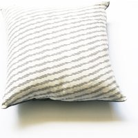 Ikat Kissen-Natur Weiß Grau Zebra Streifen-Handgewebt - 20 X 20-Kissen Ikat Kissen-Natur Weiß Grau Zebra Streifen-Handgewebt - 20 X 20-Kissen von RusticLoom