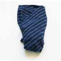 Indigo Blau - Marine Dot Baby Swaddle Wrap Handwerker Gewebt Baumwolle Ikat Babydecke Baby-Geschenk- Fair Trade Indien Textil von RusticLoom