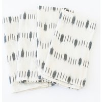 White Dotty Dash Dinner Serviette - Set Von 4 von RusticLoom