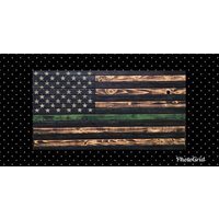 Dünne Grüne Linie Holz Verbrannt Flagge von RusticRelicsNJ