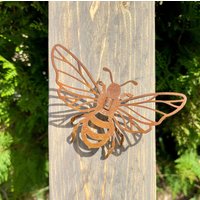 Niedliche Bienen-Skulptur - Rostige Metall-Skulptur Für Garten-Dekoration Blumentopf-stake Rostiges Metall-Gartentier Metallfigur-Gartenmöbel von RustySparrowDesign
