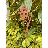 Verrosteter Metall Marienkäfer Pflanzenstecker - Gartenstecker von RustySparrowDesign