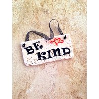 Inspirierende Wandschild, Lehrer Geschenkidee, Schablone Fliesen Sein Freundlich Plaque, Inspirierende Zitat, Kleine Küche Zeichen, Handgemachte von RustyStarDecor