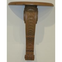 Vintage Geschnitztes Curio Regal Aus Kiefernholz von Rustywolfestudio