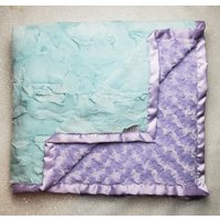 Minky Decke, Baby Mädchen, Decke Für Aqua Und Lavendel, Weiche Gittermuster, Rüschen Geschenkideen von RuthieandSage