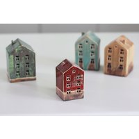 Handgemachte Haus-Kerzenleuchter Aus Roter Keramik Kleine Keramik-Laterne Handgemachte Haus-Kerzenleuchter Aus Roter Keramik Kleine Keramik-Laterne von RyabaVoshCeramics