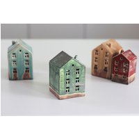 Handgetöpferte Keramik Haus Kerzenhalter Hellgrüne Laterne von RyabaVoshCeramics