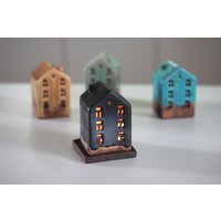 Schwarz Matt Keramik Haus Kerzenhalter Windlicht Dekor von RyabaVoshCeramics