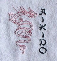 S.B.J - Sportland Duschtuch / Badetuch aus Frottee mit Stickmotiv Aikido und Drache von S.B.J - Sportland