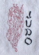 S.B.J - Sportland Duschtuch / Badetuch aus Frottee mit Stickmotiv Judo und Drache von S.B.J - Sportland