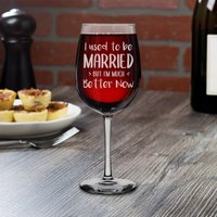 I Used To Be Married But I'm Much Better Now Gravierte Weinglas Mit Stiel Lustiges Geschenk Für Geschiedene Schiedsparty | 16 Oz I Used To Be Married But I'm Much Better Now Gravierte Weinglas Mit Stiel Lustiges Geschenk Für Geschiedene Schiedsparty | 16 Oz von S4EOriginals