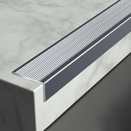 Rutschfester Treppenkantenschutz aus Aluminiumlegierung – L-förmige Treppenleiste for den Innen- und Außenbereich aus Holz – stilvolle Sicherheitslösung(Grey,L 130cm (51 1/5")) von SASAS