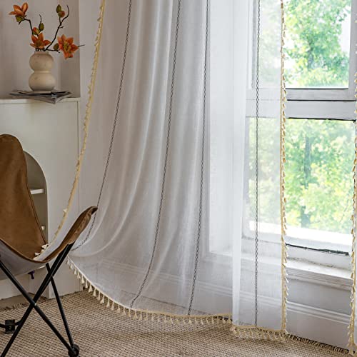 SASIGAYA Gardinen 2er Set Transparente Weiß Voile Vorhänge Quasten Durchsichtige Vorhang lang 3m Dekoschal Vintage Landhausstil Bauernhaus Stabtaschenvorhänge für Modern Küche Wohnzimmer Schlafzimmer von SASIGAYA