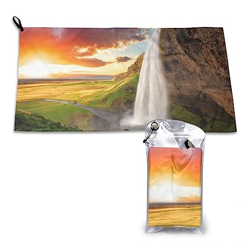 Island Wasserfall Fluss Feld Sonnenuntergang Print Schnell Trocknendes Handtuch Mikrofaser Saunahandtuch Schnell Trocknendes Fitness Handtuch Leicht Und Dünn Tragbares Saunatuch von SATUSA