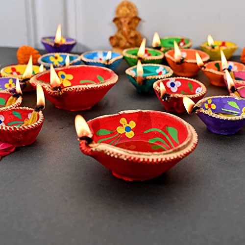 Saudeep India Diwali Diyas | Traditionelle handgefertigte Diya aus Terrakotta | Mitti Deepak Dekoration für Diwali | Diya für Puja | Diwali Home Decoration (4er Set) von SAUDEEP INDIA