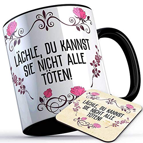 Lächle du kannst sie nicht alle töten Tasse Kaffeetasse Kaffee Geschenk Geschenkidee Sarkasmus Kollege Kollegin Chef Büro Arbeit Firma (5 Farben), Farbe: Schwarzer Henkel von SAUFCOUNTER MARK YOUR DRINKS