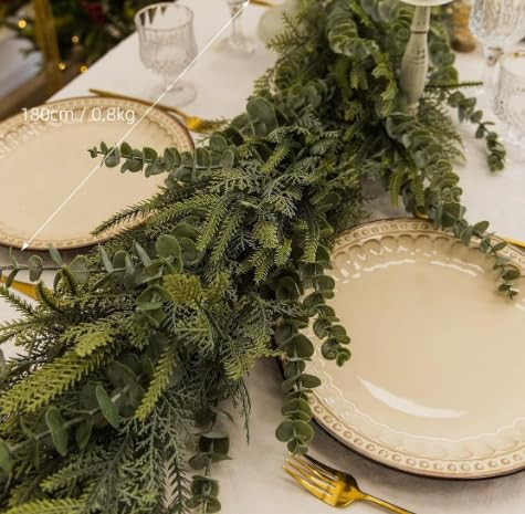Handgefertigte Weihnachtsgirlande, künstlicher Eukalyptus, Zedernholz, 2,7 m Handgefertigte Weihnachtsgirlande, künstlicher Eukalyptus, Zedernholz, 2,7 m von SAYA KIJI