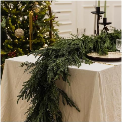 Handgefertigte Weihnachtsgirlande (künstliches Norfolk), 1,8 m von SAYA KIJI