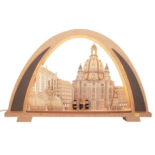 Handgefertigter Schwibbogen Dresdner Frauenkirche mit farbigen Figuren aus Erzgebirge. Stimmungsvolle Weihnachtsdekoration und besonderes Geschenk für Sammler traditioneller Holzkunst. von SCHENK HOLZKUNST