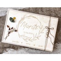 Erinnerungskiste Aus Holz | Erinnerungsbox Geschenk Zur Geburt Oder Taufe Holzkiste von SCHLICHTuGRAVIEREND