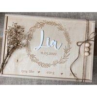 Erinnerungskiste Aus Holz Mit Acrylschrift | Erinnerungsbox Geschenk Zur Geburt Oder Taufe Holzkiste von SCHLICHTuGRAVIEREND
